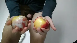 One apple? No, it's too boring... I want more!